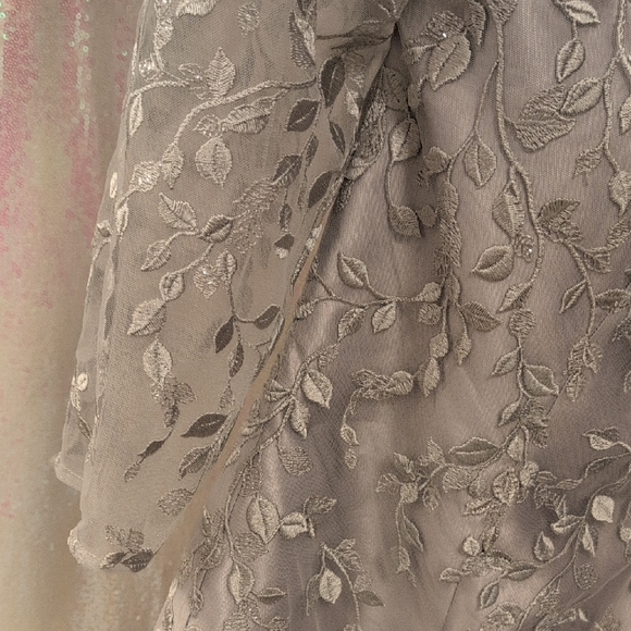 Elegant Silver Lace Long Sleeve Dress - Picture 3 of 11